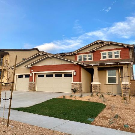 Private Lux Apartment In A New Community Fontana Exterior photo