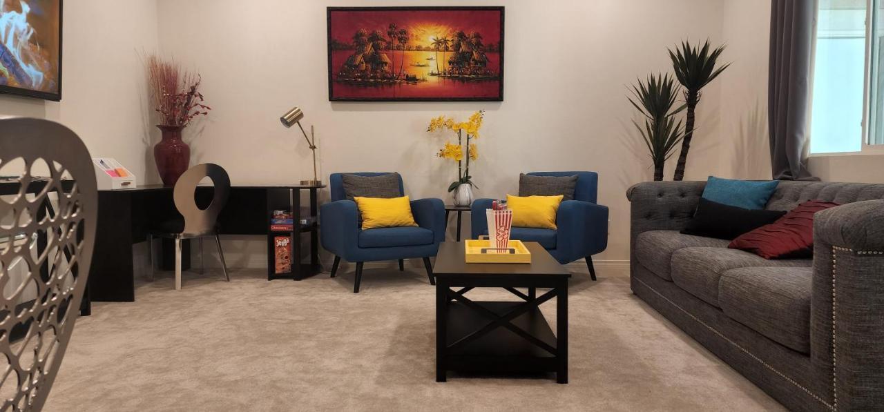 Private Lux Apartment In A New Community Fontana Exterior photo