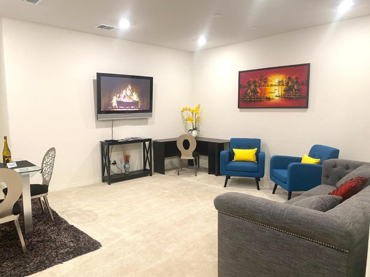 Private Lux Apartment In A New Community Fontana Exterior photo