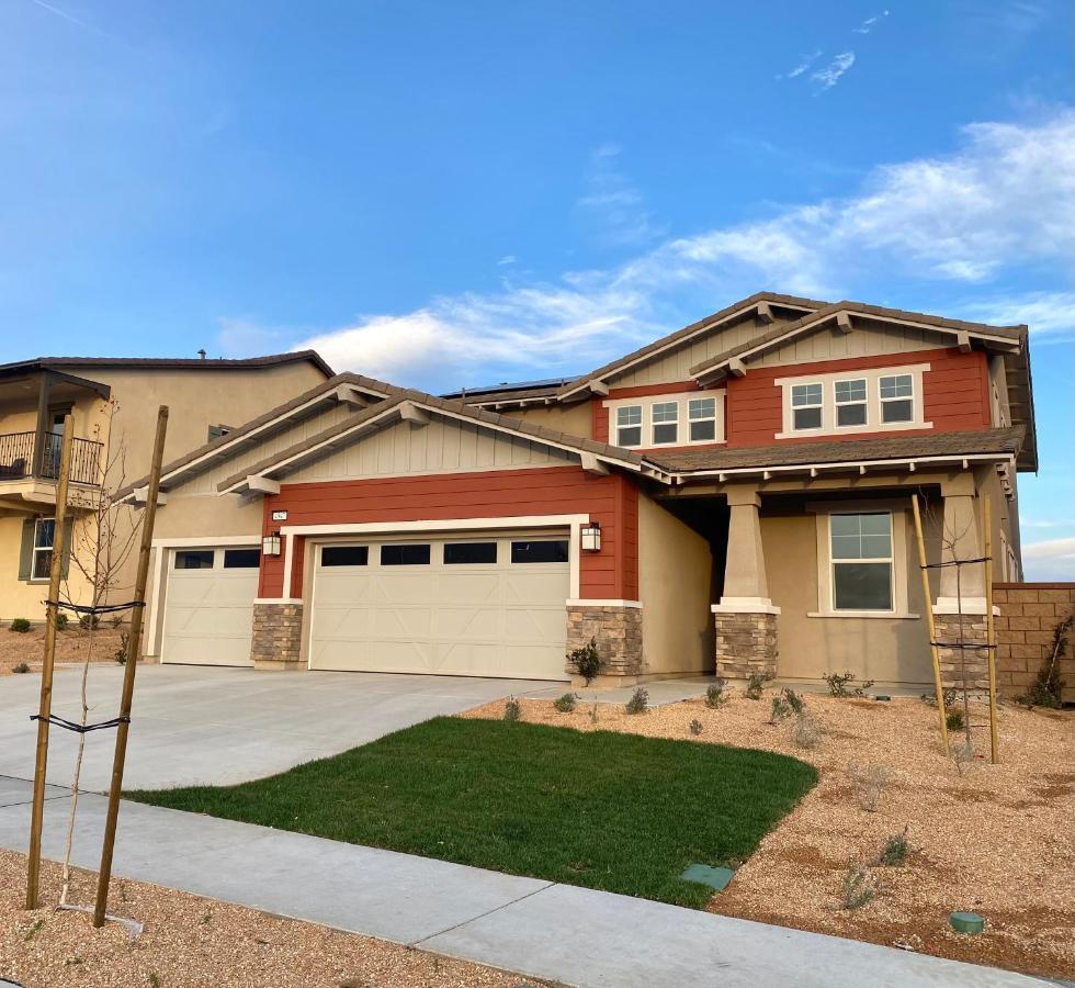 Private Lux Apartment In A New Community Fontana Exterior photo