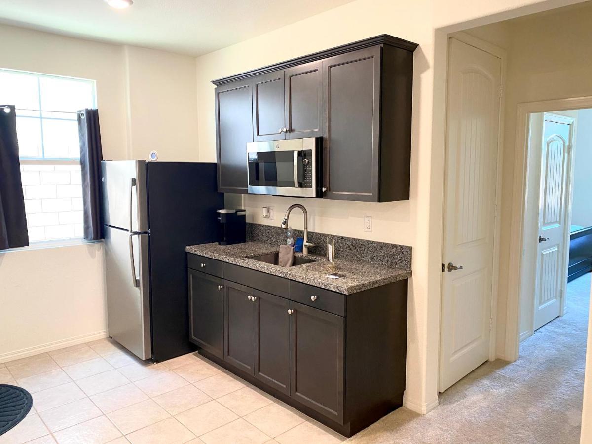 Private Lux Apartment In A New Community Fontana Exterior photo